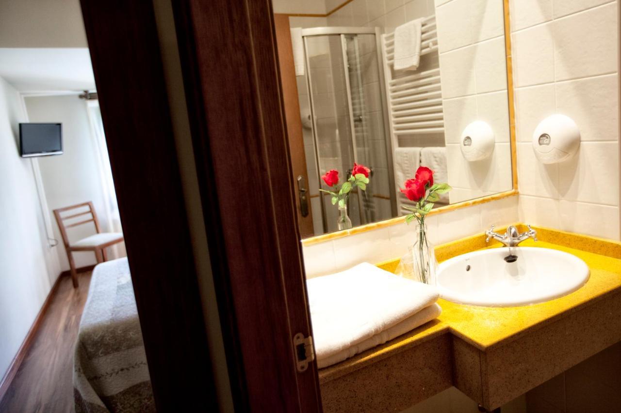 Onís Hotel Covadonga מראה חיצוני תמונה