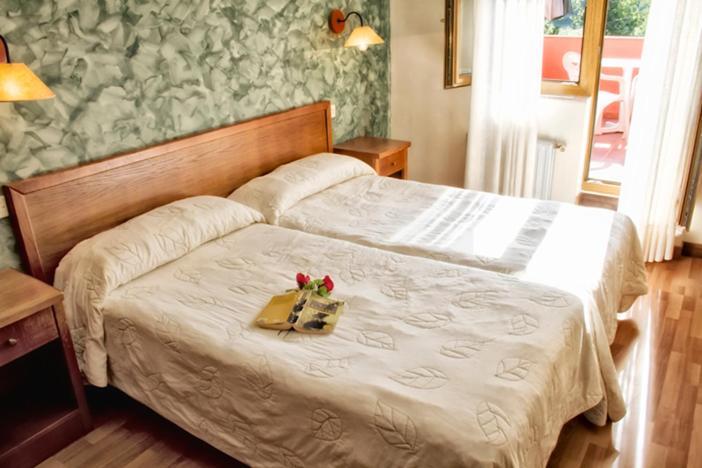 Onís Hotel Covadonga מראה חיצוני תמונה