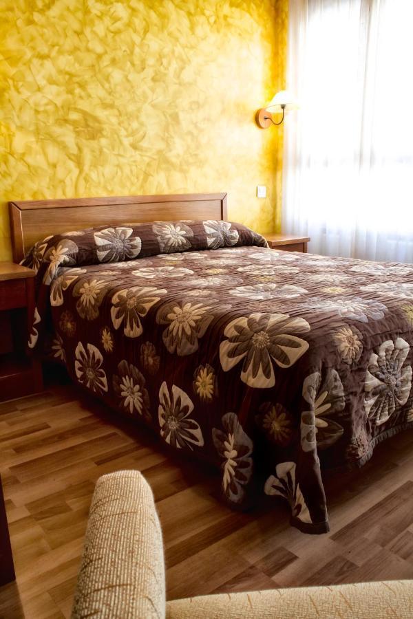 Onís Hotel Covadonga מראה חיצוני תמונה